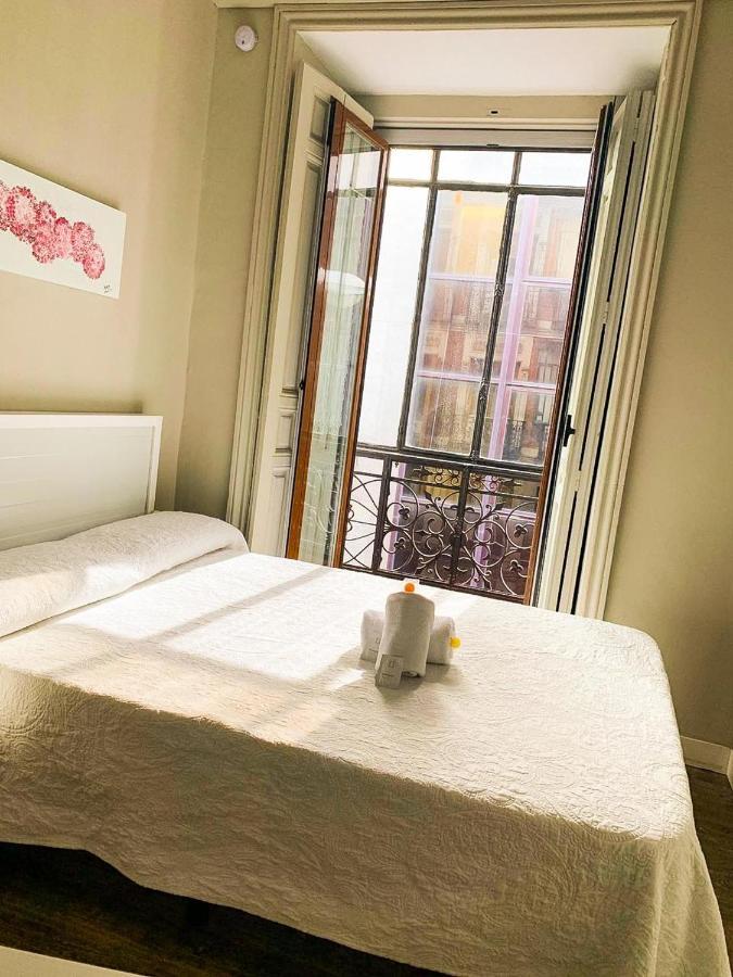 El Hostall Madrid Bagian luar foto