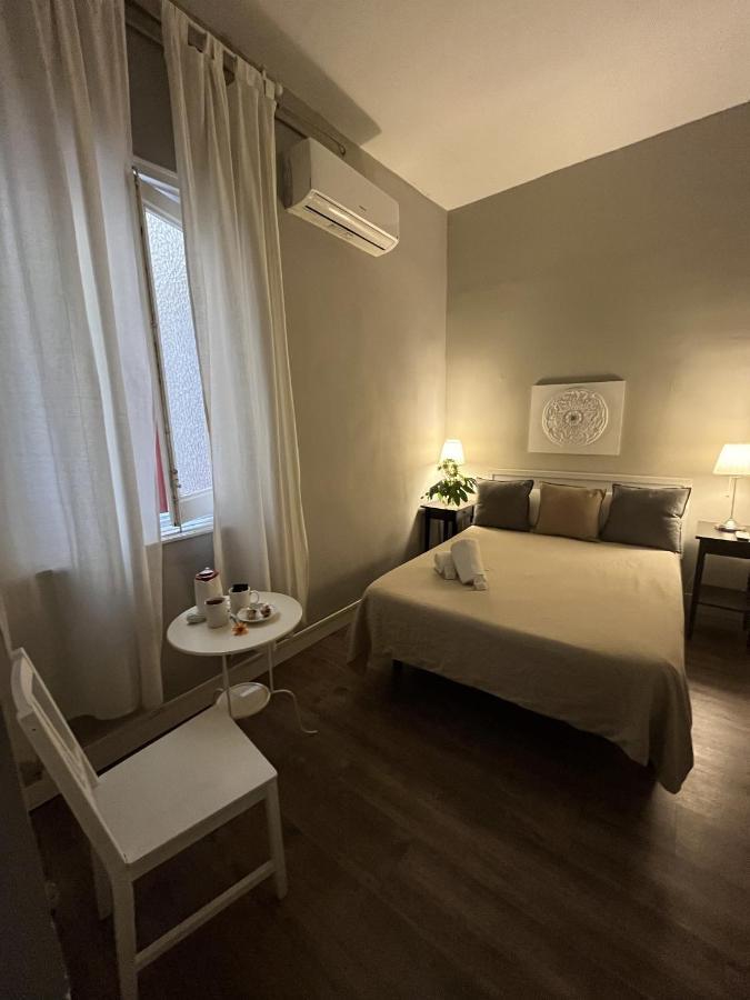 El Hostall Madrid Bagian luar foto