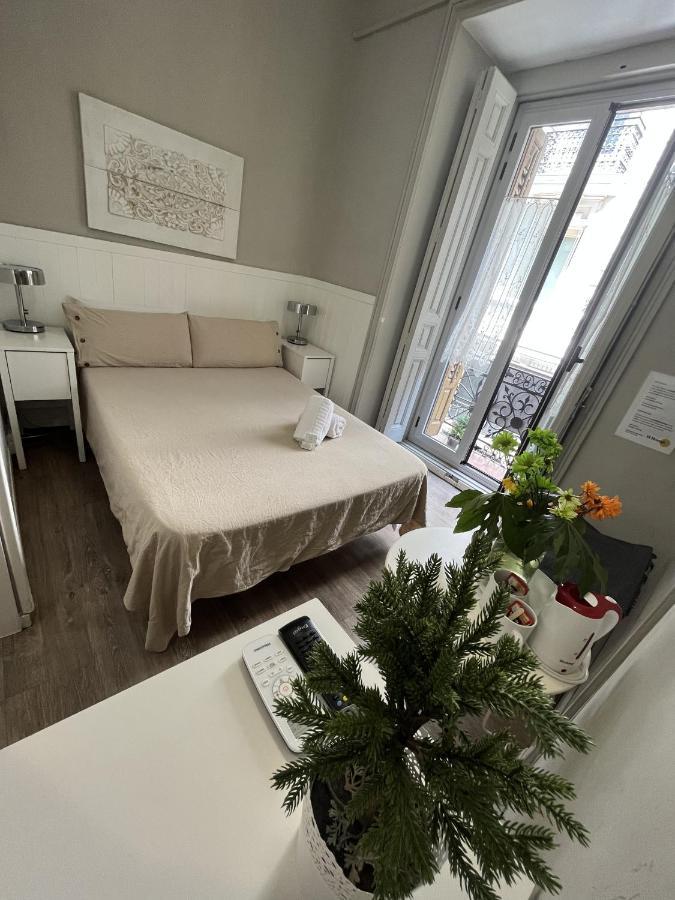 El Hostall Madrid Bagian luar foto