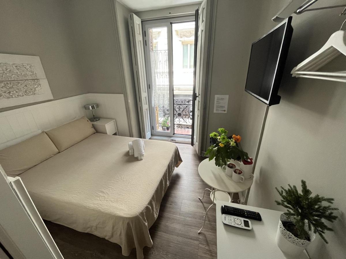 El Hostall Madrid Bagian luar foto