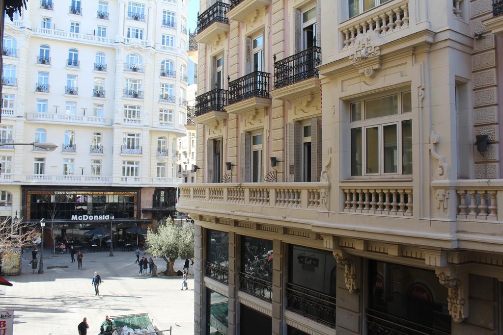 El Hostall Madrid Bagian luar foto