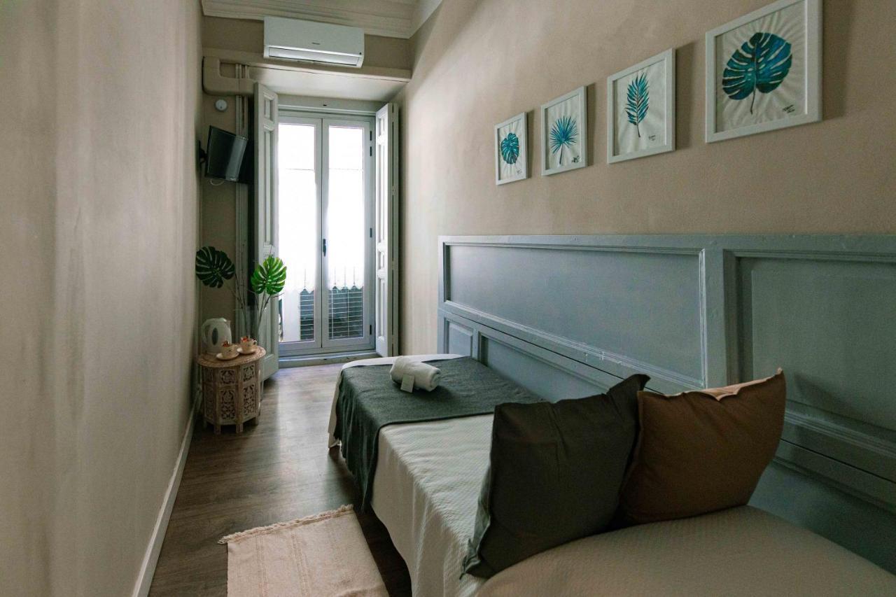 El Hostall Madrid Bagian luar foto