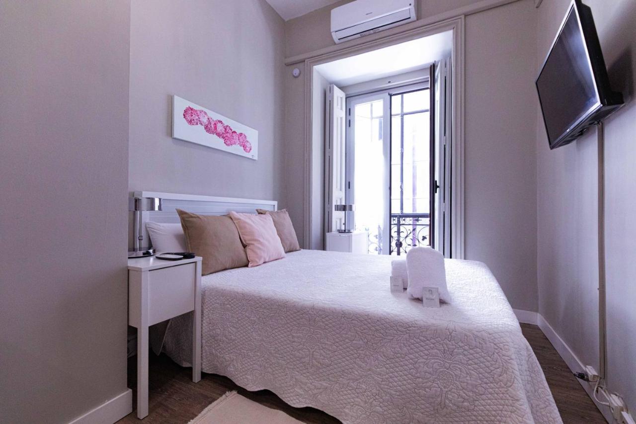 El Hostall Madrid Bagian luar foto