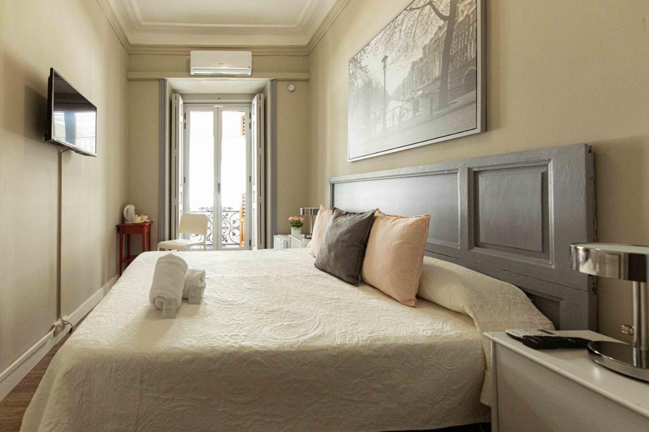 El Hostall Madrid Bagian luar foto