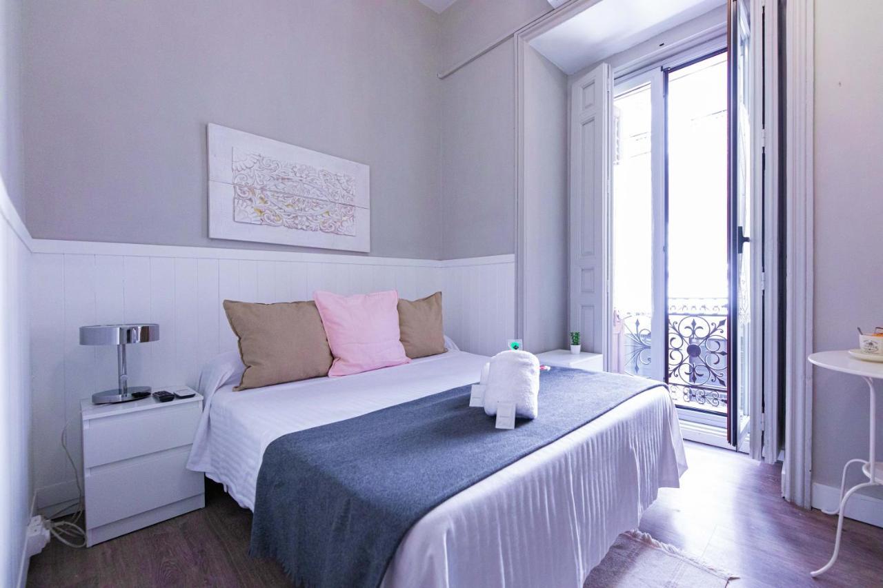 El Hostall Madrid Bagian luar foto