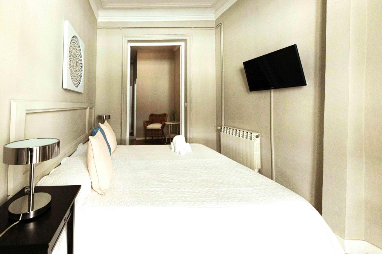 El Hostall Madrid Bagian luar foto
