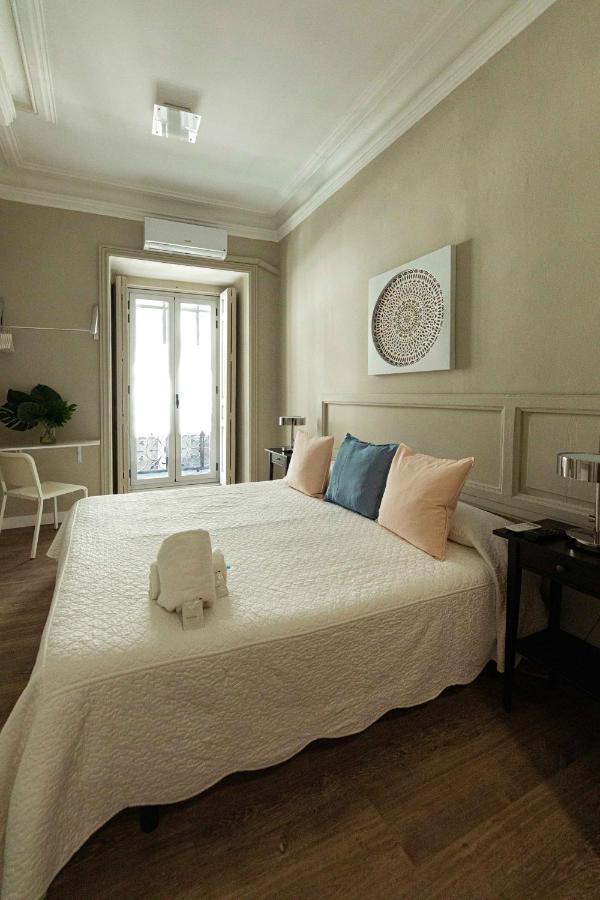 El Hostall Madrid Bagian luar foto